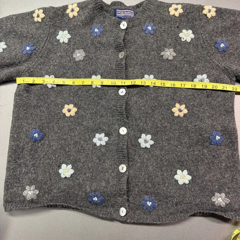 Newton Trading Co 100% Wool Floral Embroidered Cardigan Sweater Gray 1X Vintage